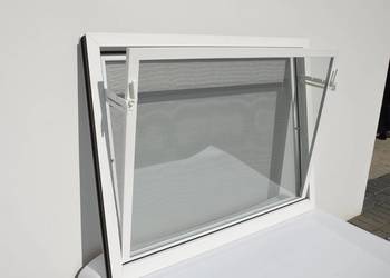 Okno gospodarcze PCV 60x50 inwentarskie do garażu, obory – producent