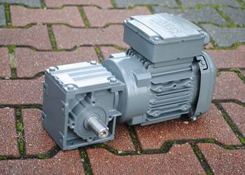 Motoreduktor kątowy 0.37kw. 135obr./min.. SEW. W20DRS71S4/Z