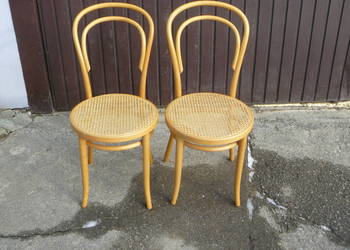 Stare krzesła gięte.