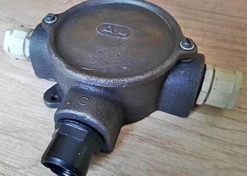Rozetka rozgałęźnik puszka  żeliwna duża -  3 x