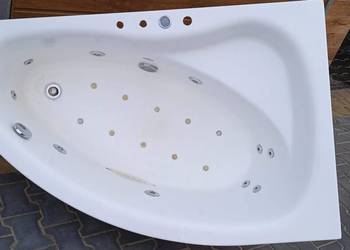 Wanna narożna z hydromasażem,Sprawna.