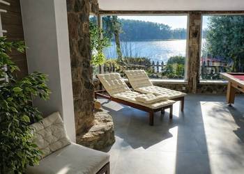 Dom z widokiem na jezioro i własnym pomostem Mazury