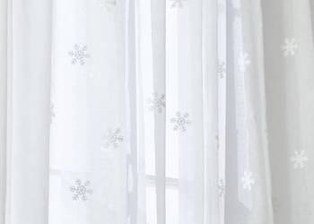 biała firanka z haftem w gwiazdki Sinsay 290x170cm