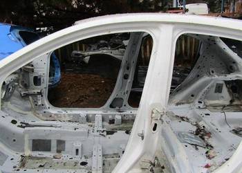 PRÓG SŁUPEK LEWY BOK MAZDA 2 DJ