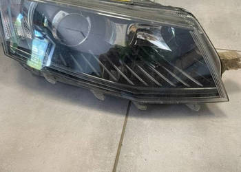 Skoda Octavia III reflektor xenon prawy przód