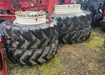Koła Bliźniacze do Ciągnika New Holland T8 kompletne z klamrami cena 19500