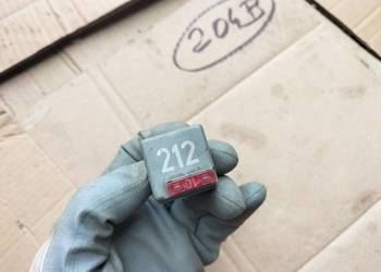 PRZEKAŹNIK  AUDI 212  443951253E