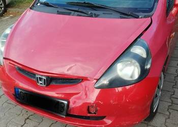 Honda jazz uszkodzona