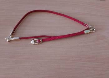 PASEK czerwony Accessorize ze złotymi elementami, wąski