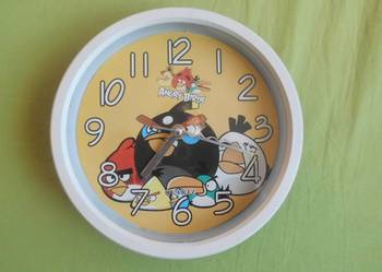 Ładny kolorowy zegar w białej oprawie ANGRY BIRDS - Quartz