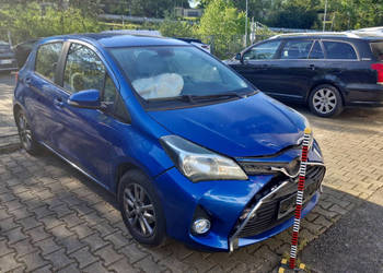 toyota yaris 12.2014- 1.3 benzyna- 99km- 139000km- uszkodzona
