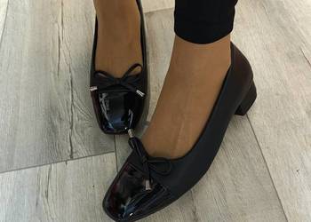 (42) Czarne, Wygodne niskie czółenka wieczorowe