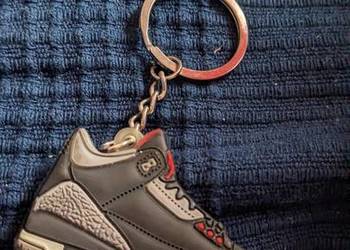 Brylok bryloczek Nike Air Jordan III 3