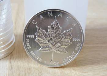 25 szt. srebrnych monet jedno uncjowych (liść klonowy)