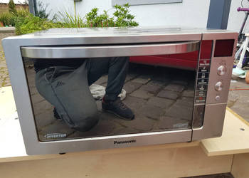 Kuchenka mikrofalowa z funkcją piekarnika Panasonic NN-CS598