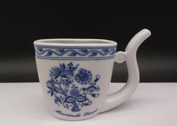 Porcelanowa Pijałka Uzdrowiskowa – Karlovy Vary (Karlowe Wary Wzór Cebulowy