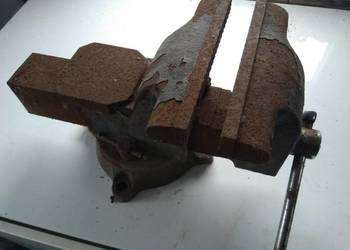 IMADŁO ślusarskie, obrotowe z kowadłem 20kg, szczęki 200 mm