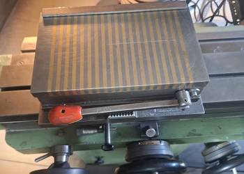 Stół magnetyczny sinusowy