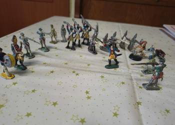 Stare figurki żołnierzy – metalowe, ręcznie malowane – zestaw kolekcjonersk