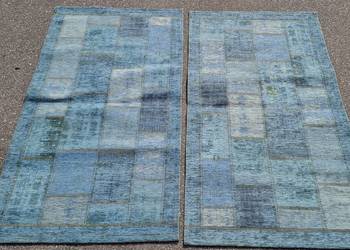 Zestaw dwóch turkusowych dywanów.Mix tkanin