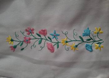 Spódniczka mini haftowana