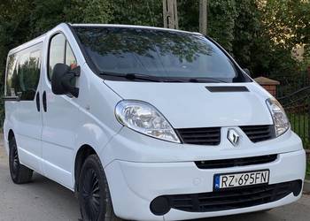 Renault Trafic 9 osób klima HAK nowe opony 2.0 cdi 2011 rok