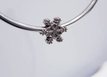 Charms śnieżynka. Zawieszka, koralik do bransoletek modułowych