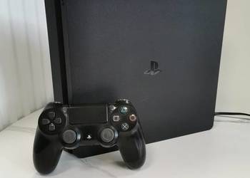 PS4 + pad i okablowanie