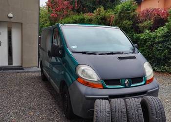 Renault Trafic 2.5 – 344 tys. km, serwisowany, 2 komplety kół