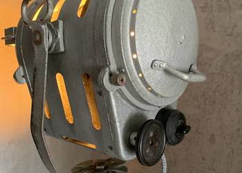 Vintage loft PRL lampa teatralno filmowa 1963r