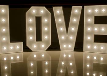 Świecący napis LOVE WYNAJME