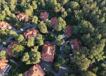 4 pokoje, 91m2 w segmencie z kominkiem i klimatyzacją w otoczeniu lasu