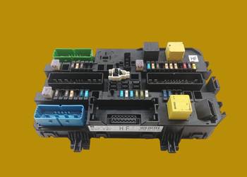 SKRZYNKA BEZPIECZNIKÓW 13206758 2.0 B 240KM OPC Opel Zafira II (2005-  )