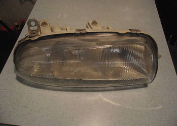 Reflektor Ford Fiesta. Uszkodzony