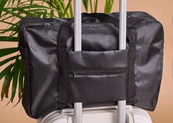 czarna torba podróżna Sinsay