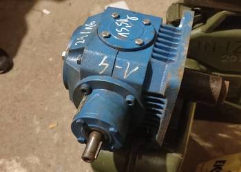Przekładnia kątowa 1;4. Motoreduktor