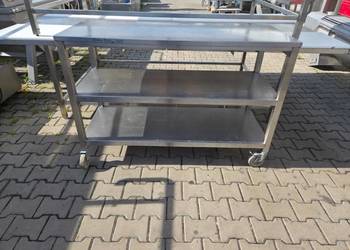 Gastronomiczny stół roboczy jezdny z dwoma półkami dolnymi 1400x550x950
