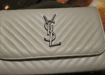 Sprzedam torebkę szarą na ramię , ma kieszonki