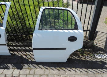 DRZWI LEWY TYŁ OPEL CORSA C 5D