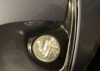 Toyota yaris halogen ramka lewy prawy
