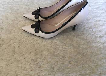 Kremowe czółenka Deni Cler