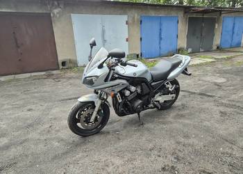 YAMAHA FZS 600 -tka z 2002 roku - Srebna