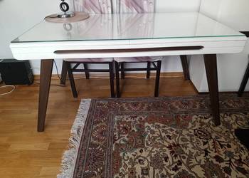 piękny lakierowany rozkładany stół black red white