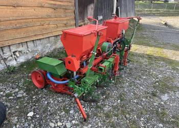 Siewnik do kukurydzy Hassia 4 rzędowa pneumatyczną
