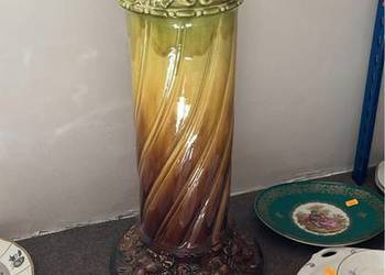 Porcelanowy postument. Do kwiatów.  Pod rzeźbę czy lampę.   Przepiękny.   C