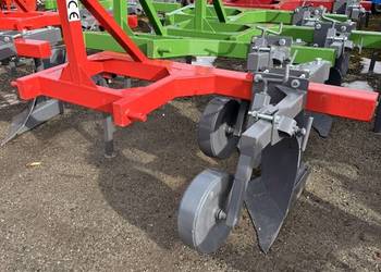 Pług oborywacz do miedzy