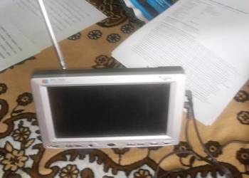 Mały telewizorek (może być do auta)