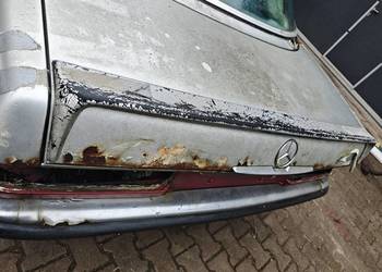 Lotka spoiler tylnej klapy Mercedes r107