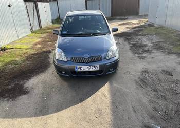 Toyota yaris bez korozji z małym przebiegiem