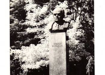 KIELCE POMNIK ŻEROMSKIEGO W PARKU CZARNO BIAŁA KIELCE POMNIK ŻEROMSKIEGO W PARKU CZARNO BIAŁA